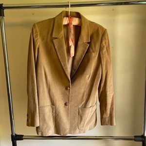 Very Vintage women’s tan corduroy jacket.